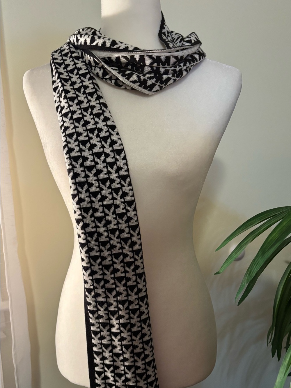 Michael Kors Monochrome Houndstooth Knit Scarf - Black & White